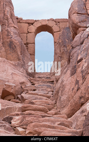 Archway on route to the summit of Mount Sinai, Egypt Stock Photo