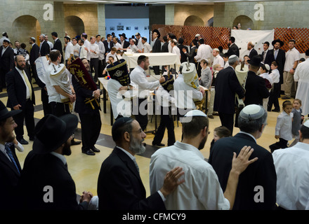 Jews dancing with Torah scrolls, Simhat Torah Jewish Festival, Jerusalem, Israel, Middle East Stock Photo