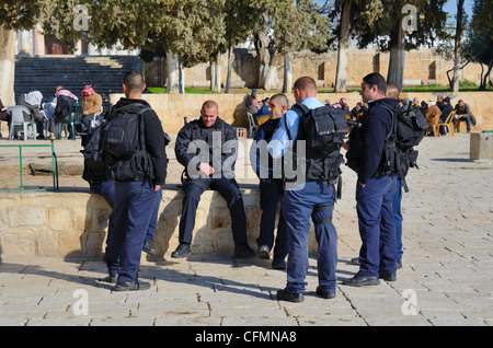 Israeli Border Police chat on the Temple Mount in the Old City of Jerusalem, Israel. Stock Photo