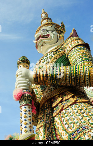 giant symbol, Wat Arun temple Stock Photo - Alamy