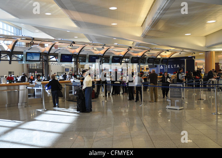 Delta Air Lines Check In kiosks at Hartsfield-Jackson Atlanta ...