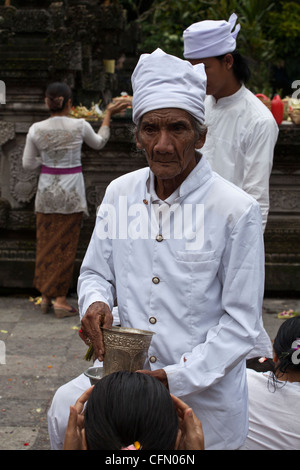 Priest in a temple at a religious ceremony in Bali, South Pacific, Indonesia, Southeast Asia Asia Stock Photo