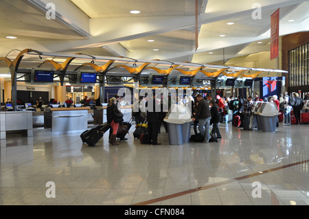 Delta Airlines baggage check-in and help desk at Atlanta International ...