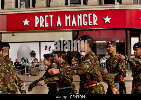 Troops from the Territorial Army regiment The Royal Yeomanry marching past 'pret a manger' in Hammersmith Stock Photo