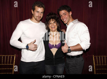 Josh Kelly, Ilene Kristen and David Gregory Cast members from the ABC soap opera 'One Life To Live' congratulate their co-star Ilene Kristen on starring as Aunt Toniann in the Off-Broadway comedy 'My Big Gay Italian Wedding' at St. Luke's Theatre New York Stock Photo