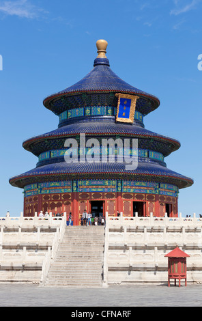 Tian Tan complex, crowds outside the Temple of Heaven (Qinian Dian temple), UNESCO World Heritage Site, Beijing, China, Asia Stock Photo