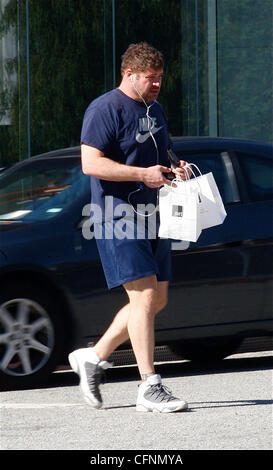 Brad William Henke is spotted in gym gear crossing the road whilst wearing headphones Los Angeles, USA - 12.03.11 Stock Photo