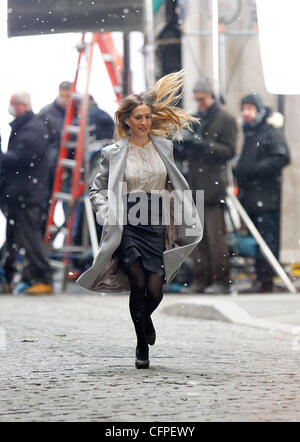 Sarah Jessica Parker filming on the set of her new movie 'I Don't Know How She Does It' in Manhattan New York City, USA - 07.02.11 Stock Photo