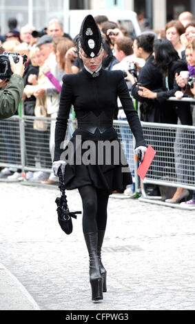 Naomi Campbell Alexander McQueen memorial service held at St. Paul's  Cathedral - Arrivals. London, England - 20.09.10 Stock Photo - Alamy