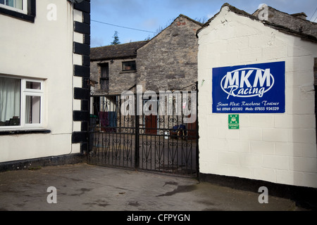 MKM Racing stables, Horse riding school: Building and Gateway in Middleham, Leyburn, North Yorkshire North Yorkshire Dales, UK Stock Photo
