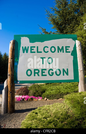 Road sign Highway 101 Oregon USA Stock Photo: 74452161 - Alamy