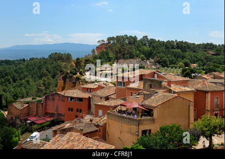 The ochre coloured town of Roussillon, Parc Naturel Regional du Luberon, Vaucluse, Provence, France, Europe Stock Photo