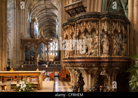 UK, England, Worcestershire, Worcester Cathedral interior, ornately carved stone pulpit and quire Stock Photo