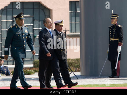Dec 01, 2006; Mexico City, MEXICO; President FELIPE CALDERON, center, reviews troops with Minister of Defense GUILLERMO GALVAN, left, and Minister of the Navy MARIANO SAYNEZ, right, at Campo Marte in Mexico City Friday, Dec.1, 2006. Felipe Calderon took the oath of office as Mexico's president Frida Stock Photo