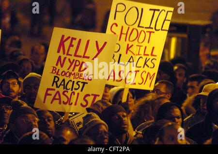 Dec 06, 2006; MANHATTAN, NY, USA; Hundreds of Sean Bell activists rally and march against the New York City Police Department in lower Manhattan. Sean Bell was shot and killed by members of the NYPD on November 25, on the morning of his wedding following a night out at the Kalua Cabaret in Queens wh Stock Photo