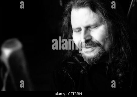 American actor BRUCE GLOVER, father of actor CRISPIN GLOVER at his home studio in Los Angeles December 1 2006. Glover's career has spanned 5 decades and includes standout roles in 'Diamonds are Forever' (as James Bond villain Mr. Wint),  'Chinatown', and 'Walking Tall', as well as over 200 televisio Stock Photo