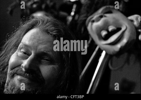 American actor BRUCE GLOVER, father of actor CRISPIN GLOVER at his home studio in Los Angeles December 1 2006. Glover's career has spanned 5 decades and includes standout roles in 'Diamonds are Forever' (as James Bond villain Mr. Wint),  'Chinatown', and 'Walking Tall', as well as over 200 televisio Stock Photo