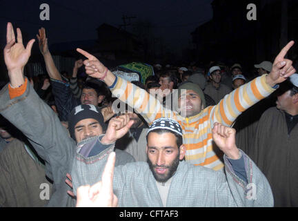 Kashmiri Muslim villagers shout pro freedom slogans during the funeral ...