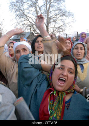 Kashmiri Muslim villagers shout pro freedom slogans during the funeral ...