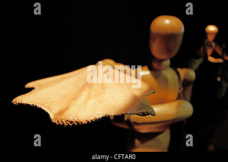 A life-size working model of Leonardo Da Vinci's swimming paddle (worn at the wrist) is shown on display at the 'Genius of Leonardo' exhibit in Istanbul December 24 2006.  The exhibition contains 40 life-size machines built directly from Leonardo da Vinci’s designs by a group of contemporary scienti Stock Photo