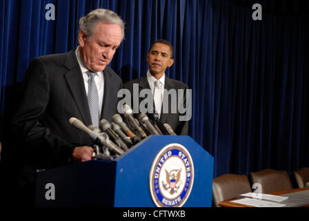 Jan 25, 2007 - Washington, DC, USA - Senators TOM HARKIN (D-IA) and BARACK OBAMA (D-IL) at a press conference with other Senators from the midwest to discuss their efforts promoting renewable and bio-based energy sources. Stock Photo