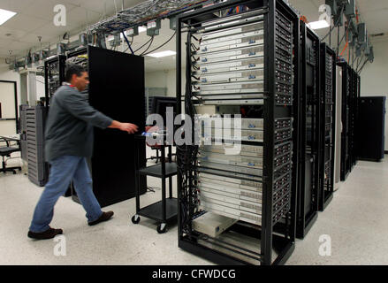 February 21, 2007, Carmel Valley, California, USA Ceaser Diaz, a senior systems engineer at ID Analytics, a software company that tries to predict ID theft, works in their server facility in Carmel Valley.  Shot on Wednesday, February 21, 2007.  Mandatory Credit:  photo by Crissy Pascual/ San Diego  Stock Photo