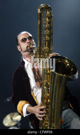 Feb 24, 2007 - Oakland, CA, USA - Silver Bullet band member saxophonist ALTO REED performs  during Bob Seger's concert at the Oracle Arena in Oakland, Calif. on Saturday Feb. 24, 2007. (Credit Image: © Ray Chavez/Oakland Tribune/ZUMA Press) RESTRICTIONS: USA Tabloid RIGHTS OUT! Stock Photo