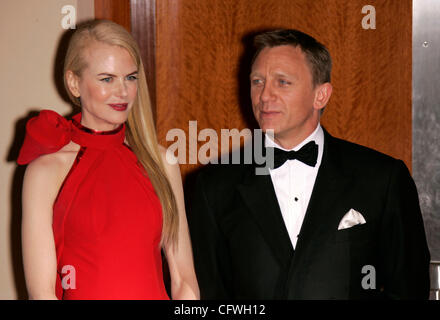 Feb 25, 2007 - Los Angeles, CA, USA - OSCARS 2007: Presenters DANIEL CRAIG and NICOLE KIDMAN in the pressroom at the 79th Annual Academy Awards held at the Kodak Theatre in Los Angeles. (Credit Image: © Lisa O'Connor/ZUMA Press) Stock Photo