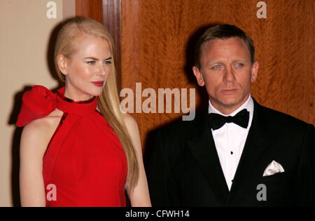 Feb 25, 2007 - Los Angeles, CA, USA - OSCARS 2007: Presenters DANIEL CRAIG and NICOLE KIDMAN in the pressroom at the 79th Annual Academy Awards held at the Kodak Theatre in Los Angeles. (Credit Image: © Lisa O'Connor/ZUMA Press) Stock Photo