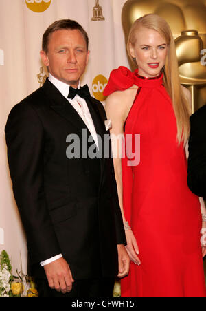 Feb 25, 2007 - Los Angeles, CA, USA - OSCARS 2007: Presenters DANIEL CRAIG and NICOLE KIDMAN in the pressroom at the 79th Annual Academy Awards held at the Kodak Theatre in Los Angeles. (Credit Image: © Lisa O'Connor/ZUMA Press) Stock Photo