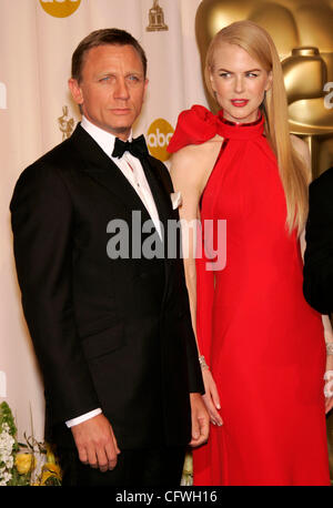 Feb 25, 2007 - Los Angeles, CA, USA - OSCARS 2007: Presenters DANIEL CRAIG and NICOLE KIDMAN in the pressroom at the 79th Annual Academy Awards held at the Kodak Theatre in Los Angeles. (Credit Image: © Lisa O'Connor/ZUMA Press) Stock Photo