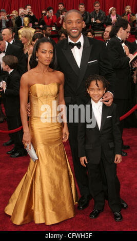 Feb 25, 2007 - Los Angeles, CA, USA - WILL SMITH, JADEN and JADA PINKETT SMITH arriving at the 79th Annual Academy Awards held at the Kodak Theatre in Los Angeles. (Credit Image: © Paul Fenton/ZUMA Press) Stock Photo