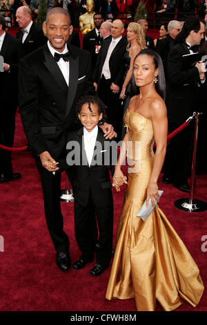 Feb 25, 2007 - Los Angeles, CA, USA - WILL SMITH,  JADEN and JADA PINKETT SMITH arriving at the 79th Annual Academy Awards held at the Kodak Theatre in Los Angeles. (Credit Image: © Lisa O'Connor/ZUMA Press) Stock Photo