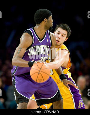 Mar 03, 2007 - Los Angeles, CA, USA - Los Angeles Lakers (back) SASHA VUJACIC outs pressure on  Sacramento Kings' (15) JOHN SALMONS  during the second  half of their game at the Staples Center in Los Angeles, California. The Sacramento Kings won 116-108. (Credit Image: © Armando Arorizo/ZUMA Press) Stock Photo