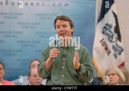 Democratic Presidential hopeful, former Senator John Edwards outlines his plans for a revamp of health care and insurance on Friday, March 9, 2007 at a senior center in Council Bluffs, Iowa.  Edwards is on a two-day campaign swing through rural Iowa introducing his universal health care proposal to  Stock Photo