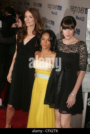 Mar 20, 2007 - New York, NY, USA - Actresses  SAFFRON BURROWS, JADA PINKETT SMITH, and LIV TYLER  at the New York premiere of 'Reign Over Me' held at Skirball Center for the Performing Arts at NYU. (Credit Image: © Nancy Kaszerman/ZUMA Press) Stock Photo