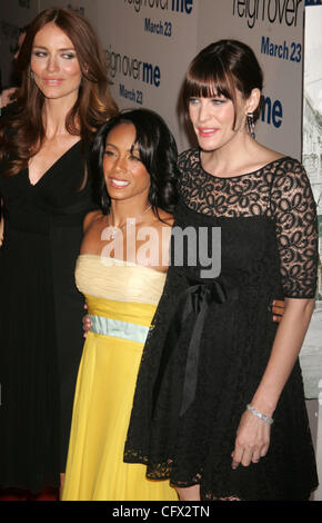 Mar 20, 2007 - New York, NY, USA - Actresses  SAFFRON BURROWS, JADA PINKETT SMITH, and LIV TYLER  at the New York premiere of 'Reign Over Me' held at Skirball Center for the Performing Arts at NYU. (Credit Image: © Nancy Kaszerman/ZUMA Press) Stock Photo