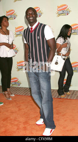 Mar 31, 2007; Los Angeles, California, USA;  Rapper AKON at the 20th Kid's Choice Awards held at The Pauley Pavilion, UCLA, Los Angeles. Mandatory Credit: Photo by Paul Fenton/ZUMA Press. (©) Copyright 2007 by Paul Fenton Stock Photo