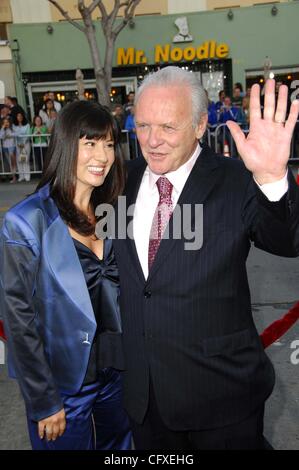 Apr. 11, 2007 - Hollywood, California, U.S. - LOS ANGELES, CA APRIL 11, 2007 (SSI) - -.Stella Arroyave and her husband, actor Sir Anthony Hopkins during the premiere of the new movie from New Line Cinema, FRACTURE, held at the Mann Village Theatre, 4-11-2007, in Los Angeles.   -   2007.K52526MGE(Cre Stock Photo