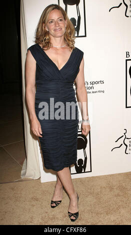 Apr 11, 2007; Los Angeles, California, USA;  Actress ELIZABETH SHUE at The Billie Awards held at The Beverly Hilton Hotel. Mandatory Credit: Photo by Paul Fenton/ZUMA Press. (©) Copyright 2007 by Paul Fenton Stock Photo