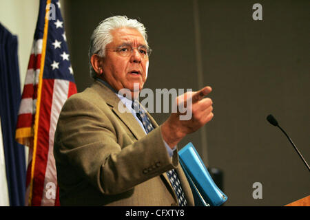 APRIL 27, 2007, SAN DIEGO, CALIFORNIA, USA .....................  ART TORRES, CALIFORNIA DEMOCRATIC PARTY CHAIRMAN speaks with the news media at the opening of the convention.  Mandatory Credit: Photo by, NELVIN C. CEPEDA SAN DIEGO UNION-TRIBUNE/ZUMA PRESS. Copyright 2007 San Diego Union-Tribune Stock Photo