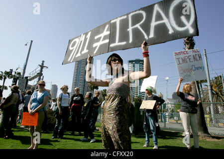 April 28, 2007 San Diego, CA ALICIA ROLDAN of Hillcrest, center, holds up a sign to protest the war in Iraq, as a group of protestors gathers across from the San Diego Convention Center to make their sentiments known to the exiting crowd from the 2007 State Convention of the California Democratic Pa Stock Photo