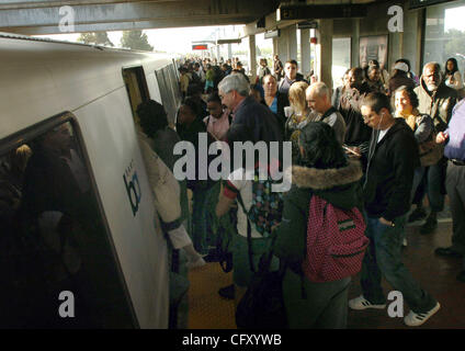 BART riders crowd onto a Fremont bound train at the El Cerrito Del Norte station in El Cerrito, Calif., on Monday, April 30, 2007. BART rides were free on Monday after Sunday's MacArthur Maze collapse, which closed the main route from westbound Interstate 80 to southbound Interstate 880.  (Contra Co Stock Photo