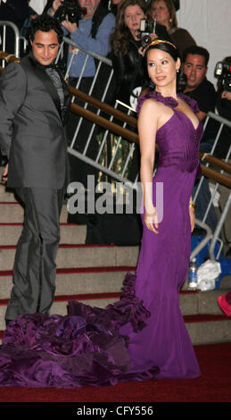 May 07, 2007 - New York, NY, USA - Actress LUCY LIU at the Costume Institute Gala celebrating Poiret: King of Fashion, an exhibition at the Metropolitan Museum of Art. (Credit Image: © Nancy Kaszerman/ZUMA Press) Stock Photo