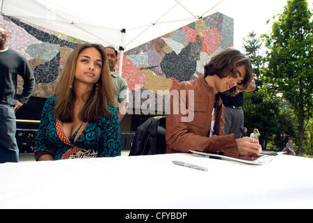 American Idol Sanjaya Malakar, makes his first appearance in Seattle after being voted off. Sanjaya showed up at Seattle center, home of the Space needle to sign autographs, and take photographs with fans.  He had a disappointing turn out, compared to his appearance in his home town of Federal Way,W Stock Photo