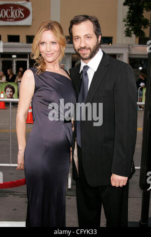 May 21, 2007 - Westwood, California, USA - Director JUDD APATOW & Actress LESLIE MANN at the 'Knocked Up' World Premiere held at the Mann Village Theatre. (Credit Image: © Lisa O'Connor/ZUMA Press) Stock Photo