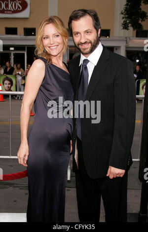 May 21, 2007 - Westwood, California, USA - Director JUDD APATOW & Actress LESLIE MANN at the 'Knocked Up' World Premiere held at the Mann Village Theatre. (Credit Image: © Lisa O'Connor/ZUMA Press) Stock Photo