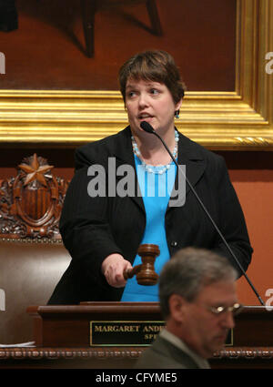 ST. PAUL - 5/21/07 - The Minnesota legislature was frantically trying