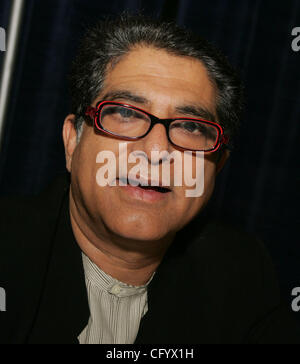 Jun 02, 2007 - New York, NY, USA - Author DEEPAK CHOPRA promotes his new book 'Buddha' at the BookExpo America 2007 trade show held at the Jacob Javits Convention Center. (Credit Image: © Nancy Kaszerman/ZUMA Press) Stock Photo