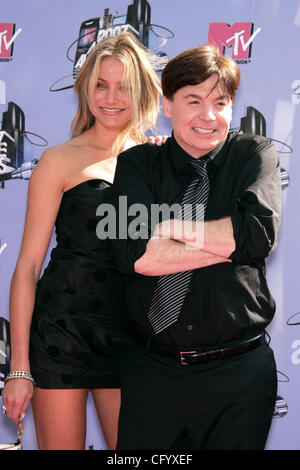 Jun 1, 2007 - Hollywood, California, USA - Actress CAMERON DIAZ & Actor MIKE MYERS at the Mtv Movie Awards held at the Gibson Ampitheater. (Credit Image: © Lisa O'Connor/ZUMA Press) Stock Photo